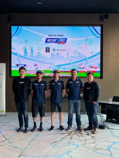 DocuSign representatives with the team after the session
