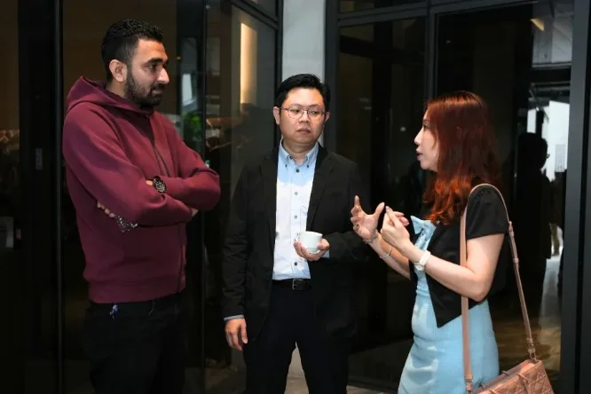 Guests in conversation between sessions