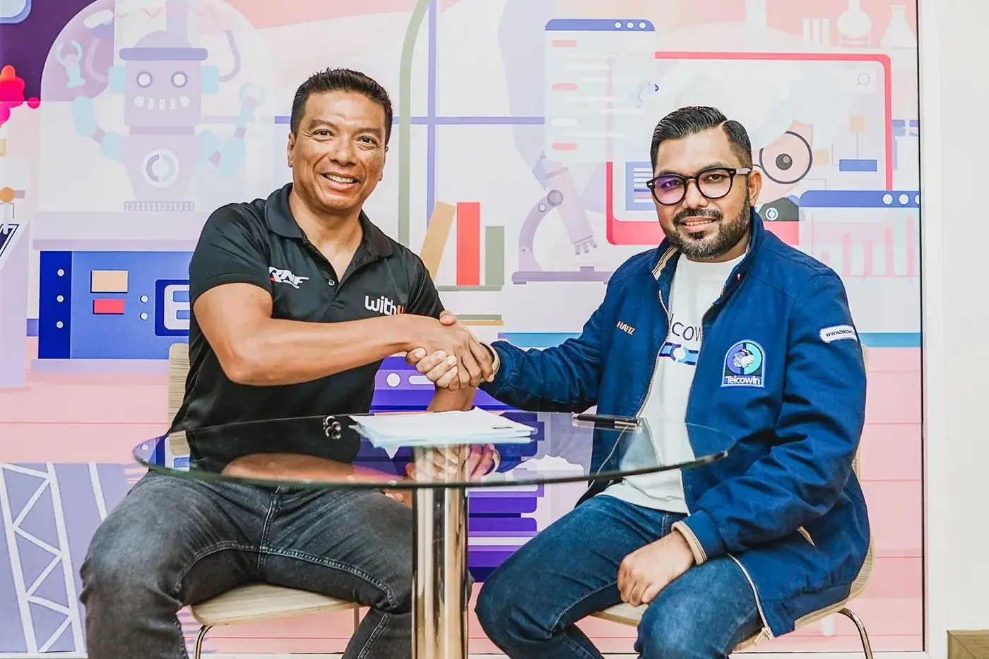 Handshake sealing the Telcowin and WithU Yamaha RNF partnership