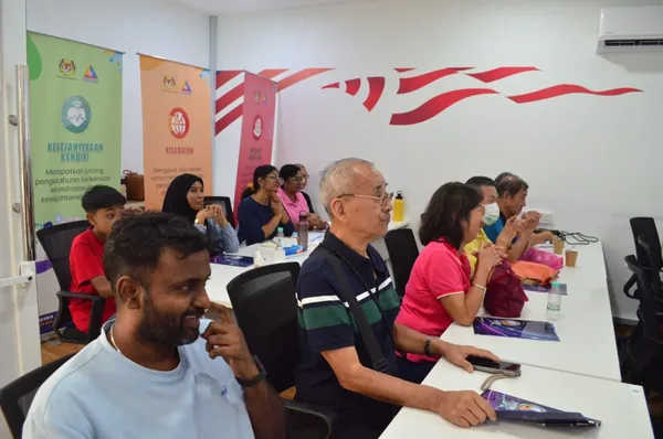Participants applauding at the close of the workshop